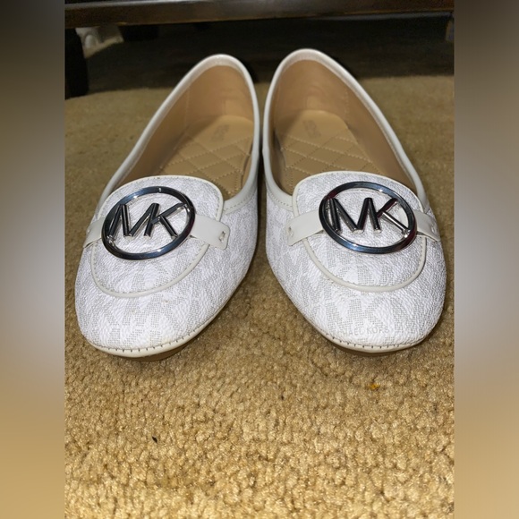 MICHAEL MICHAEL KORS WITHE FLATS. - Picture 16 of 16